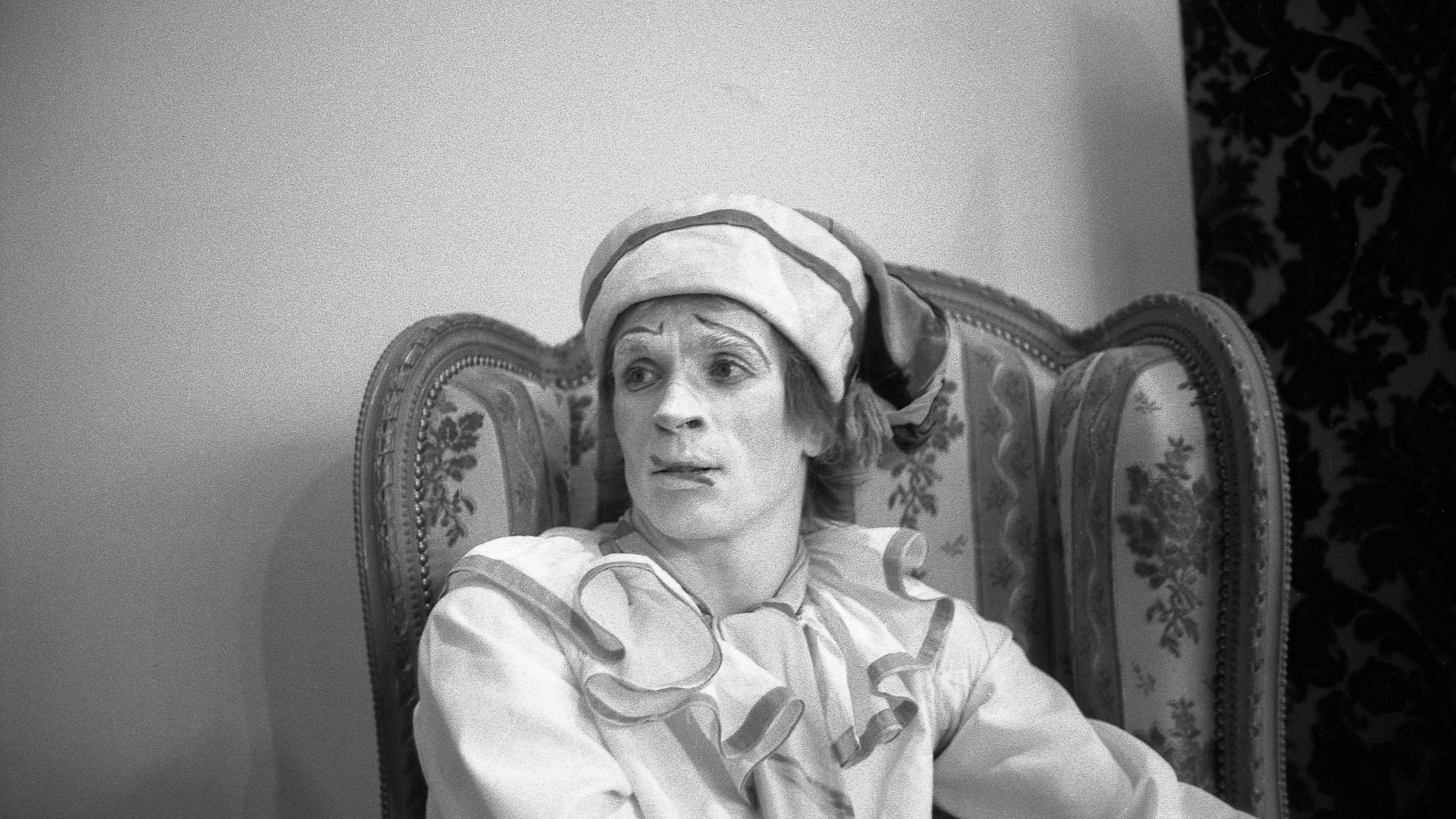 Rudolf Nurejew im Pierrot-Kostüm