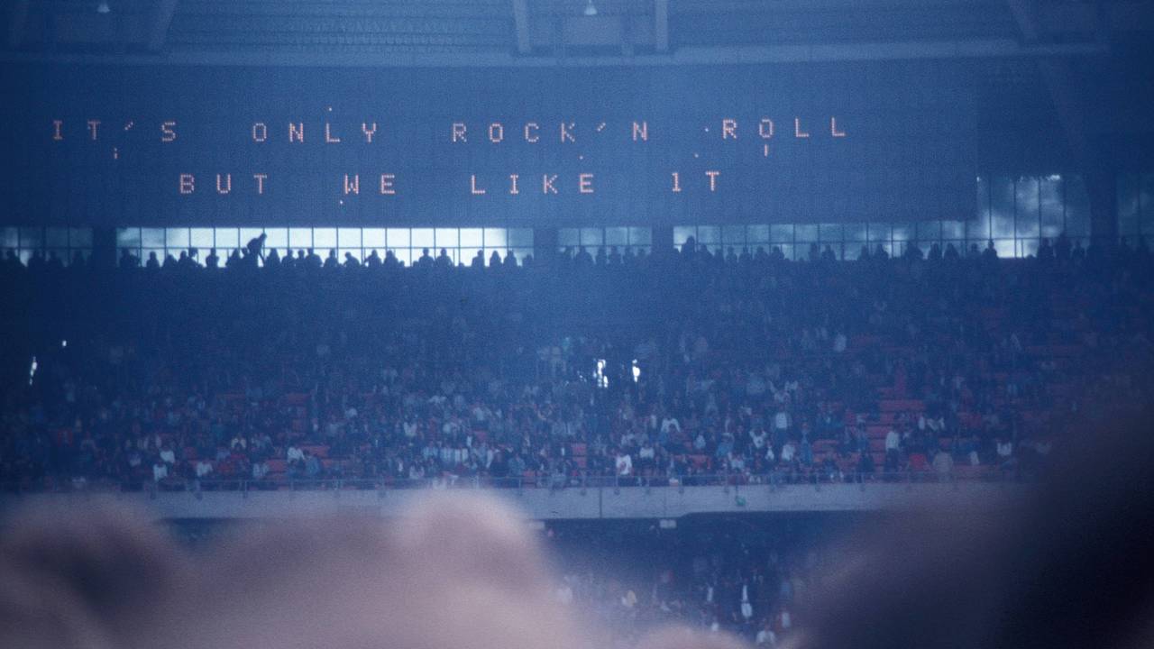 euchtschrift -It s only Rock n Roll but we like it- auf einer Anzeigetafel anlässlich eines Konzerts der Rolling Stones in Köln