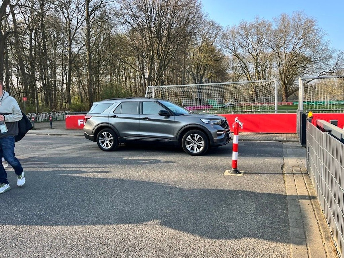 Thomas Kessler kommt am Geißbockheim an.
