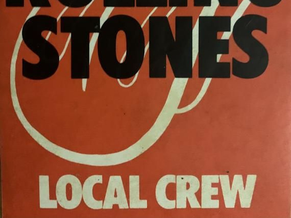 Auf einem Ausweis steht der Bandname The Rolling Stones, darüber Köln-Müngersdorf.