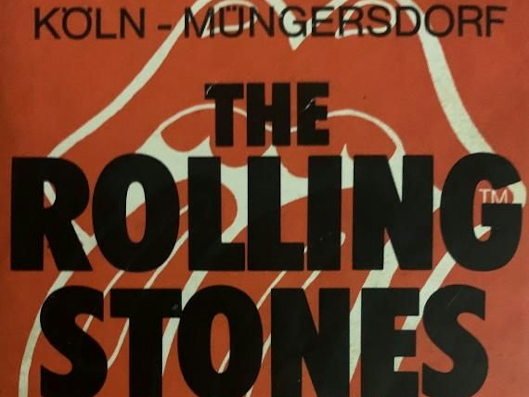 Auf einem Ausweis steht der Bandname The Rolling Stones, darüber Köln-Müngersdorf.