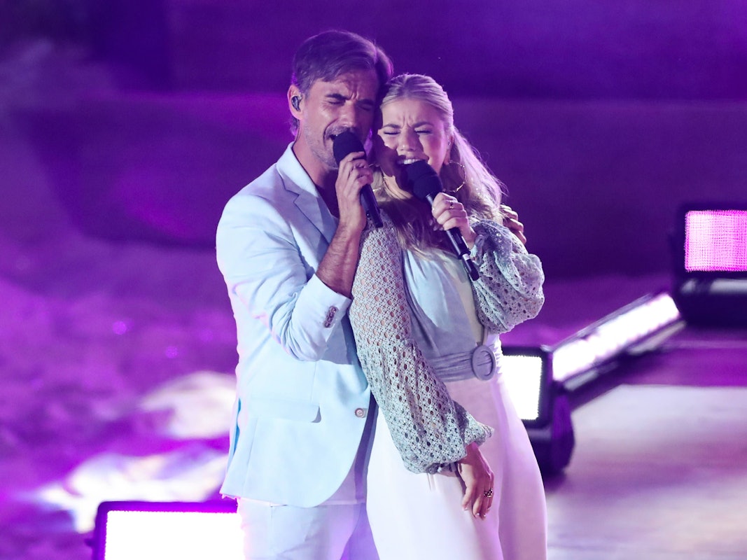 Moderator Florian Silbereisen mit Sängerin Beatrice Egli 2023 in Gelsenkirchen.