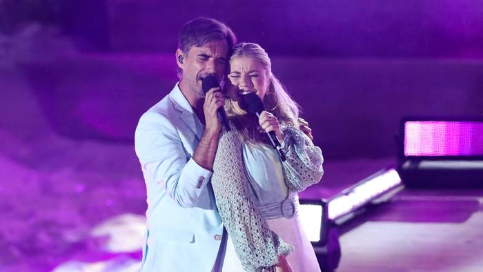 Beatrice Egli singt, hier neben Florian Silbereisen.