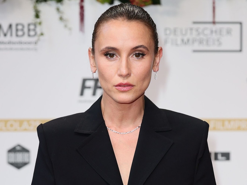 Peri Baumeister steht für Rollen mit Tiefgang und Botschaft. Eine solche hat die zweifache Grimmepreisträgerin auch im TV-Thriller „Eine bessere Welt“ (Montag, 23. März, 20.15 Uhr, ZDF). (Bild: 2025 Getty Images/Andreas Rentz)