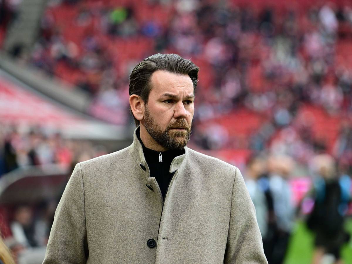 Kölns Sportchef Thomas Kessler am Rande des Derbys in Köln.