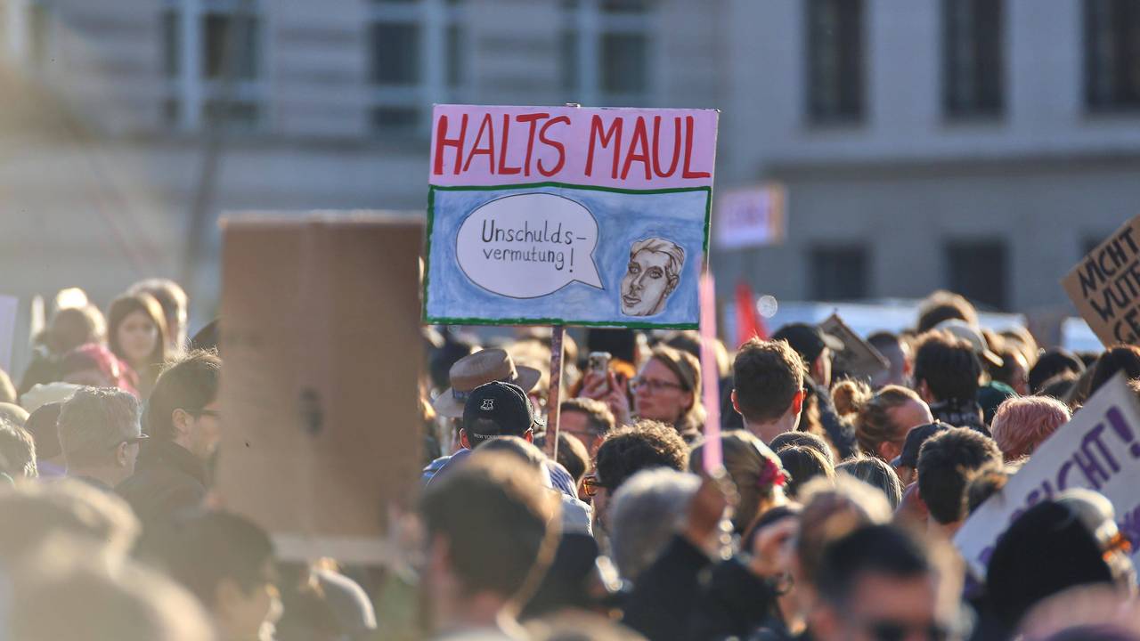 Tausend Menschen demonstrieren „gegen sexualisierte digitale Gewalt“