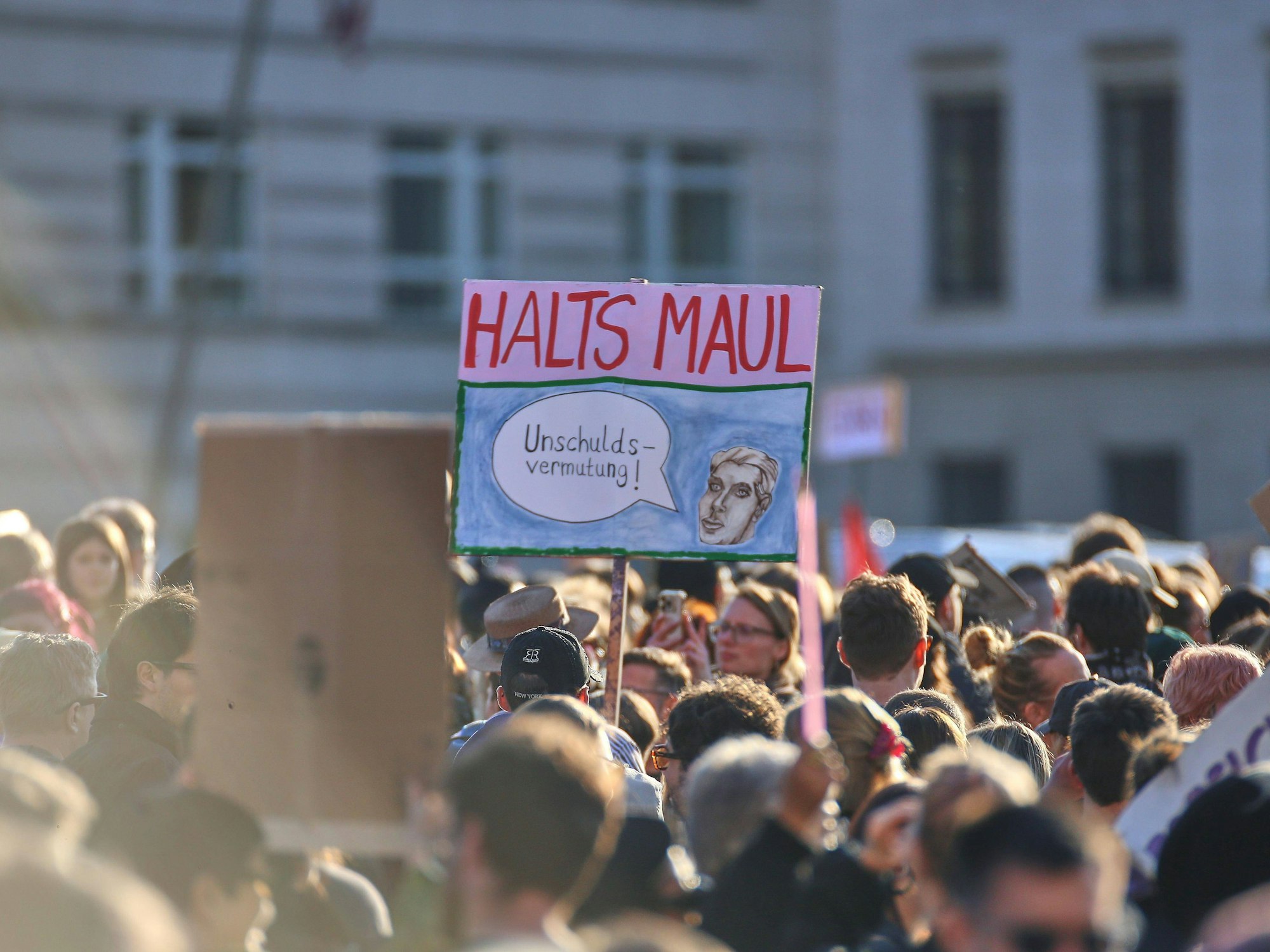 Tausend Menschen demonstrieren „gegen sexualisierte digitale Gewalt“