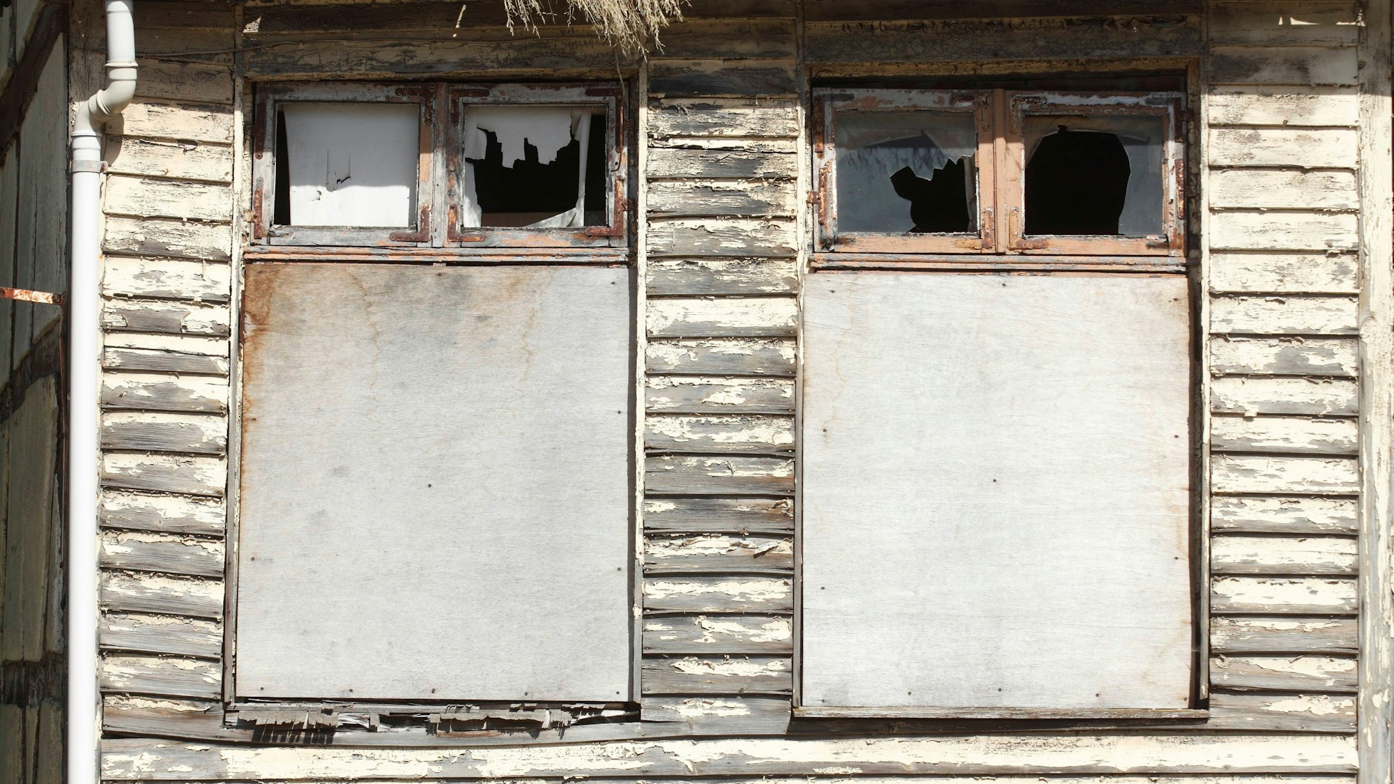 Verrammelte alte Holzfenster