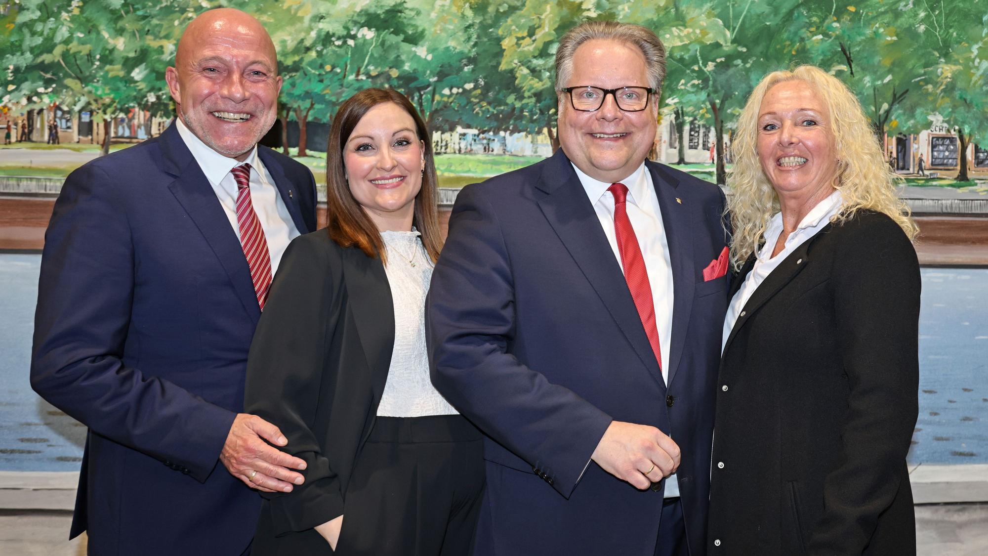 René Klöver, Britta Nassenstein, Lutz Schade und Gaby Gérard beim Gruppenbild.