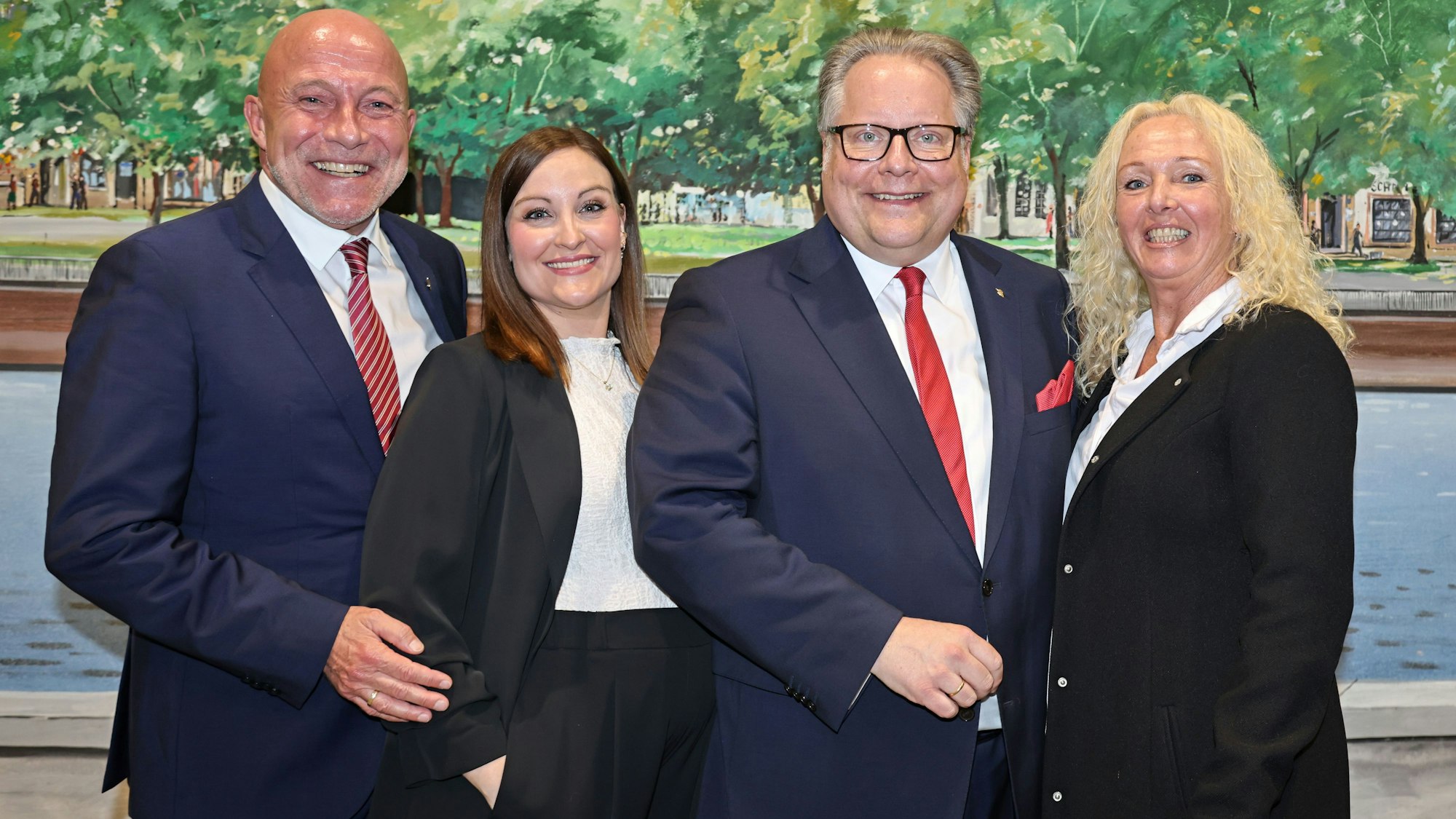 Lutz Schade mit dem neuen Vorstandsteam.