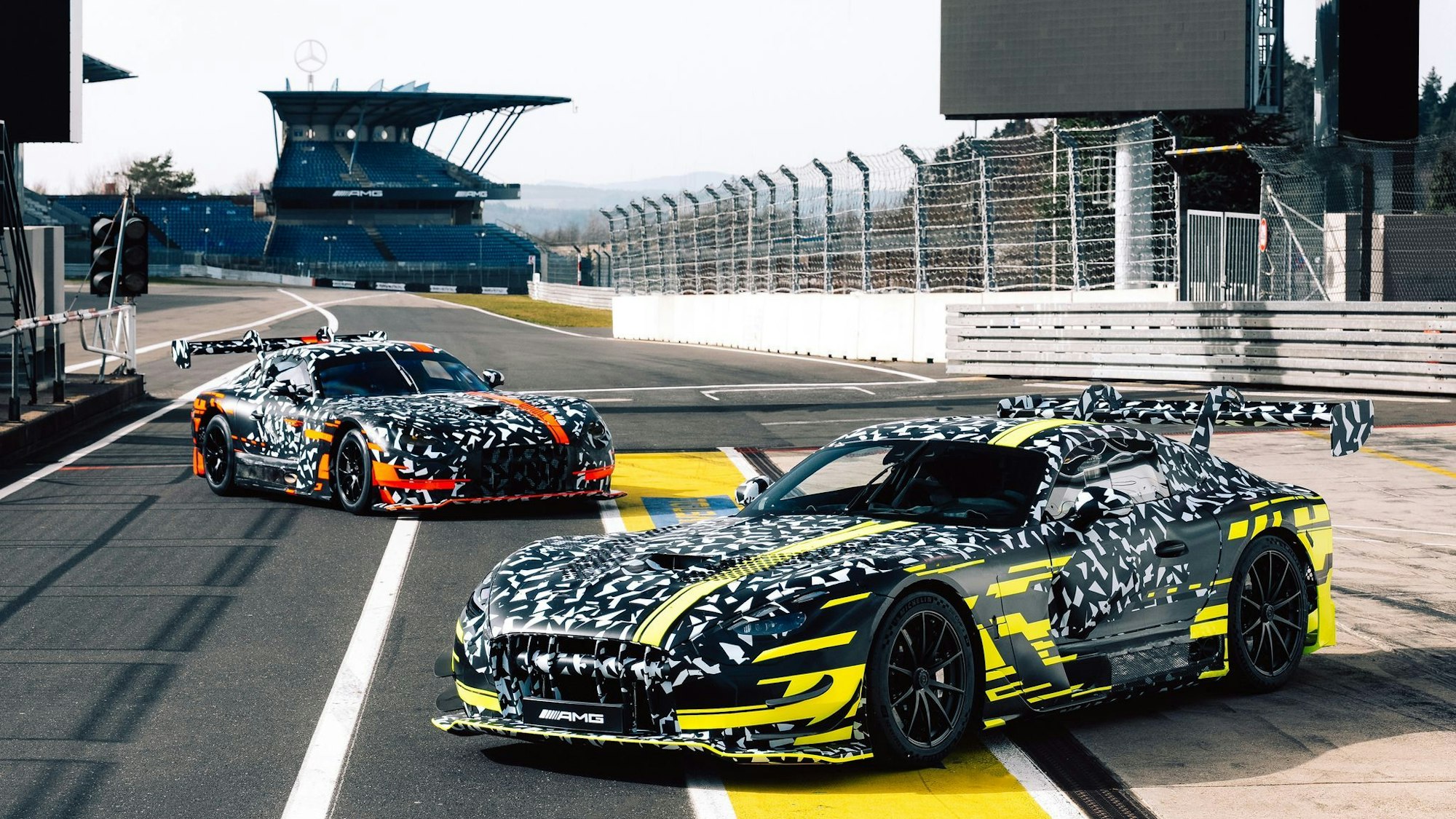 Mercedes AMG GT3 (l) und Black Series