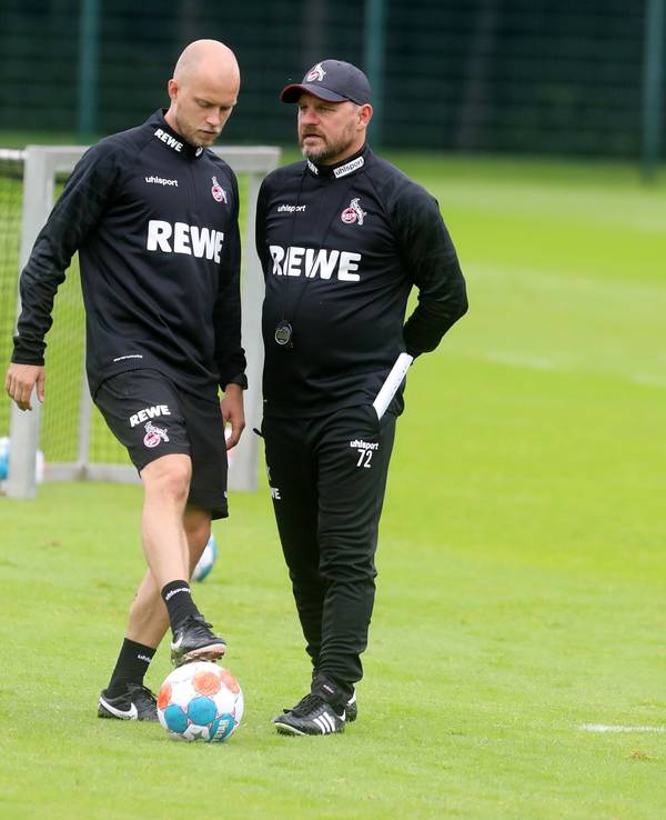 René Wagner und Steffen Baumgart beim 1. FC Köln auf dem Trainingsplatz.