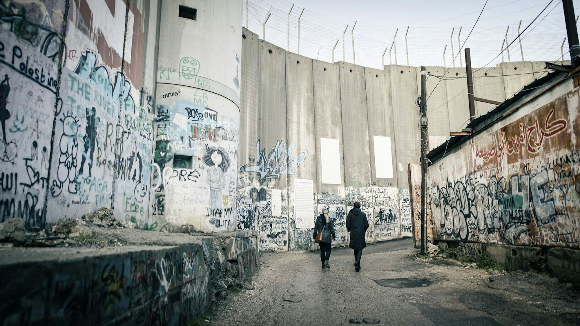 Gemeinsam mit dem ZDF-Team besuchen die deutschen Diplomaten Ostjerusalem. (Bild: ZDF / Jan Müller)