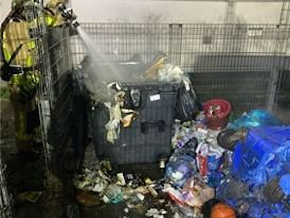 Brennende Müllcontainer in Monheim am Rhein.