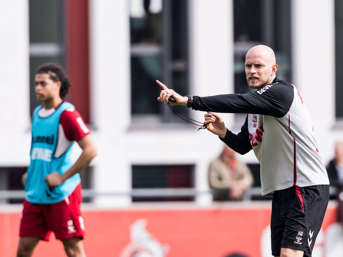 Kölns Interimstrainer René Wagner auf dem Platz in Aktion.