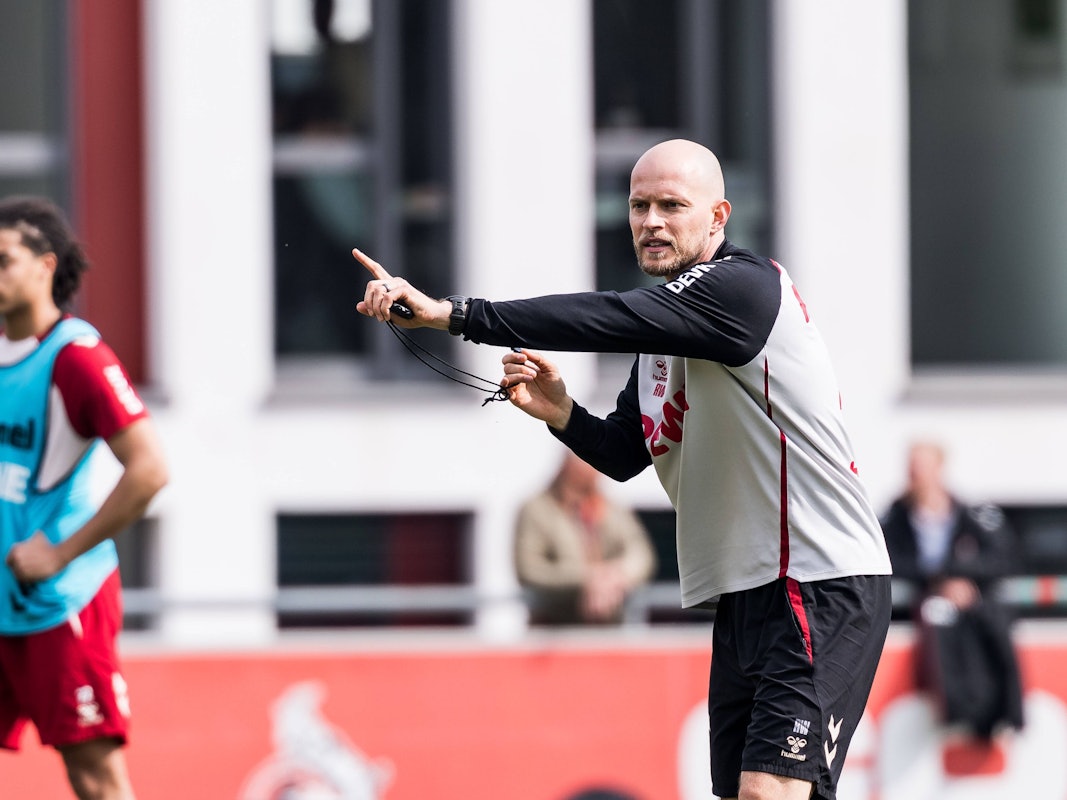Kölns Interimstrainer René Wagner auf dem Platz in Aktion.