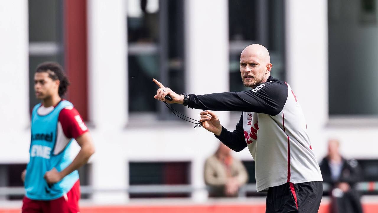 Kölns Interimstrainer René Wagner auf dem Platz in Aktion.