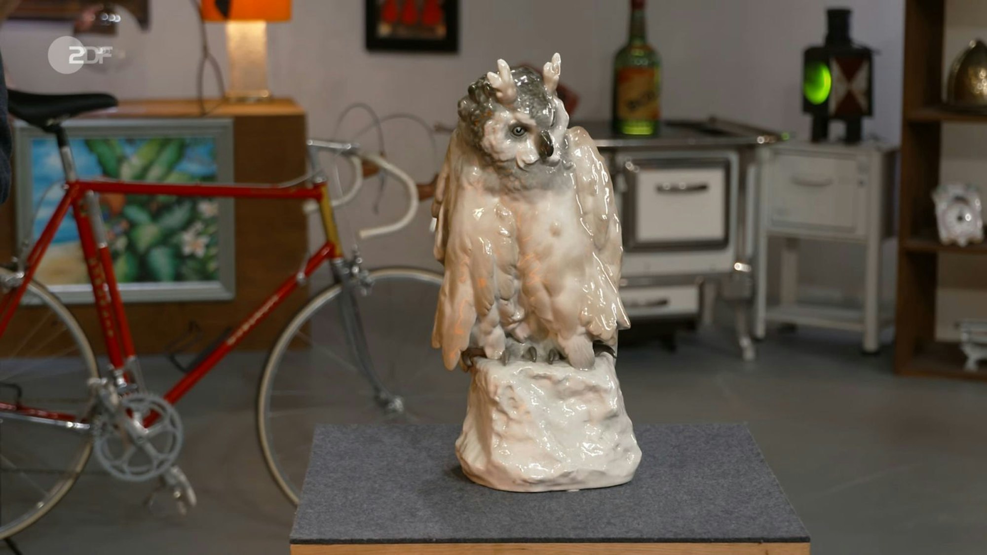 Die Eulen-Figur begeisterte sowohl Moderator Horst Lichter, als auch die Expertin. (Bild: ZDF)