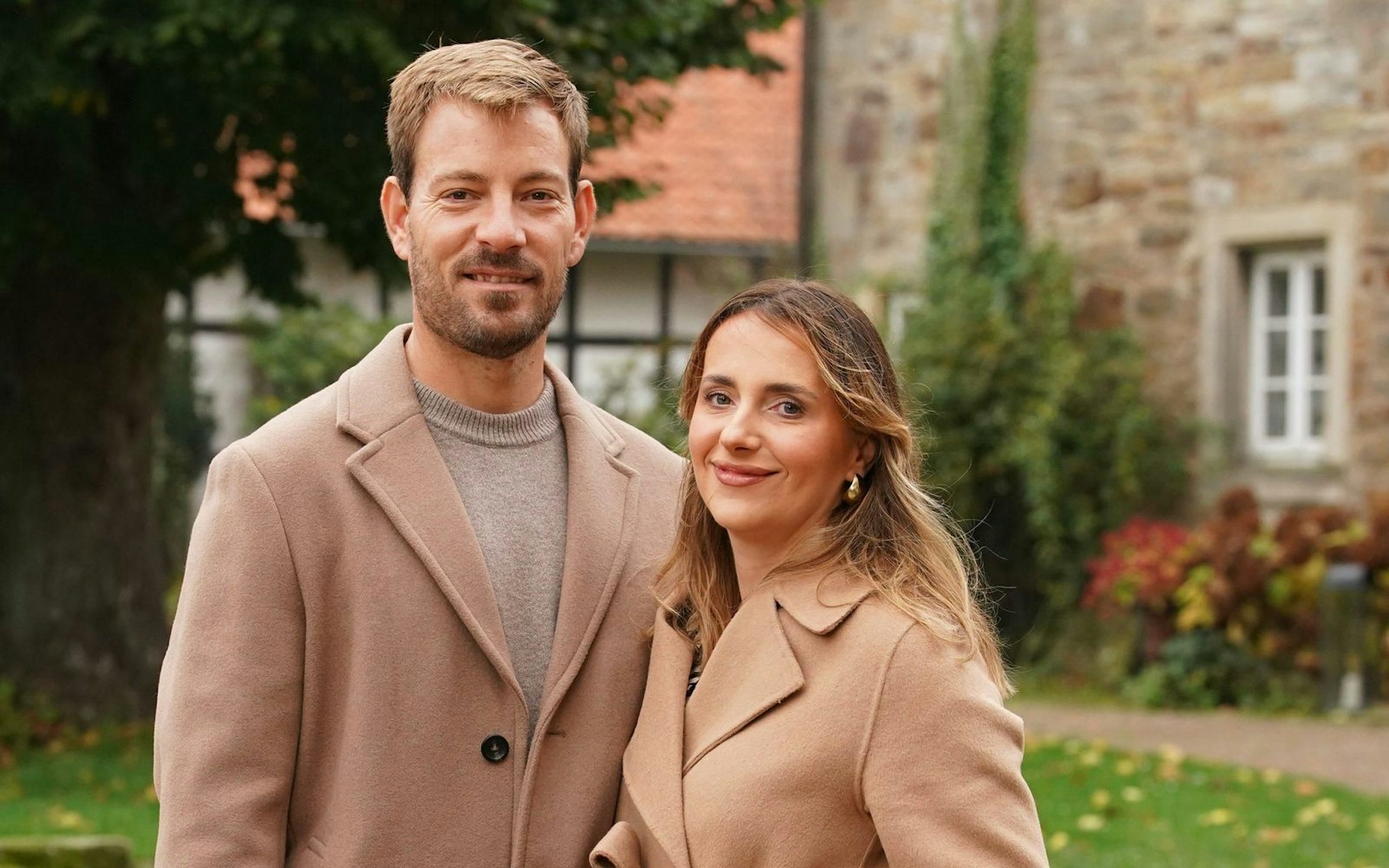 „Bauer sucht Frau“-Star Anna Heiser, hier mit ihrem Mann Gerald, hat gesundheitliche Sorgen. (Bild: RTL / Stefan Gregorowius)