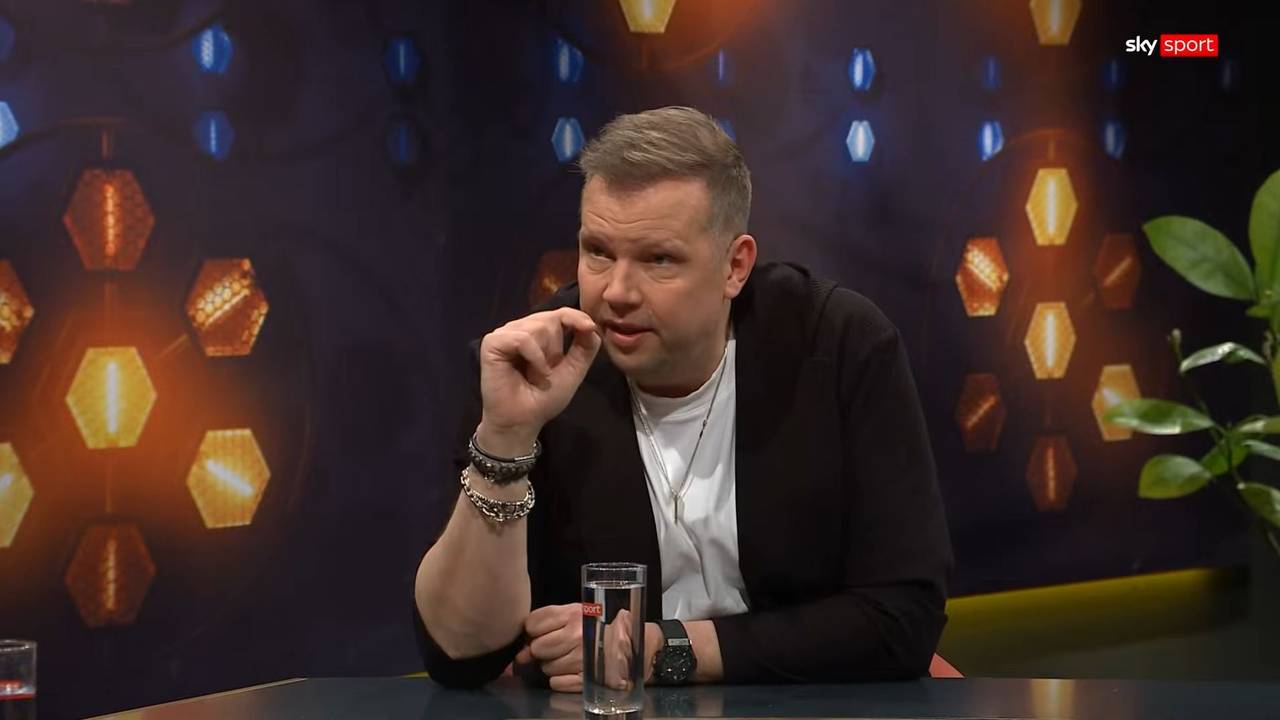 Wolff Fuss spricht bei einem Sky-Talk.