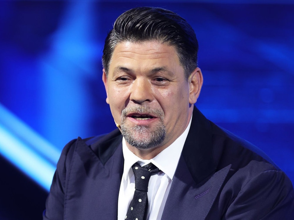 „Ehrenamt kann auch sein, einfach mal den Müll von der Straße aufzuheben“, findet Tim Mälzer. (Bild: 2023 Getty Images/Andreas Rentz)