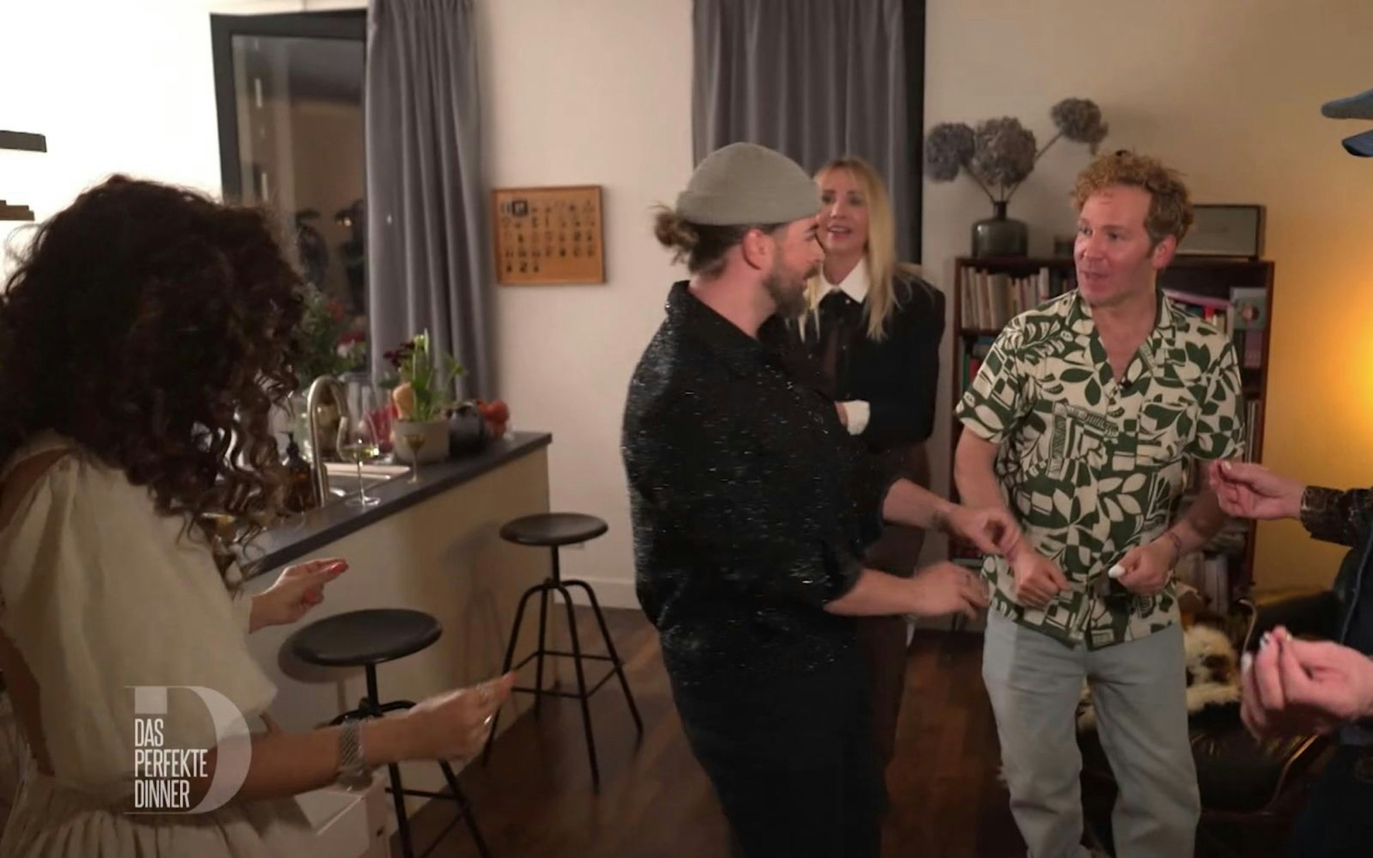 Deko-Profis aus dem Häuschen: Bei Api in Berlin ist die Stimmung ausgelassen. (Bild: RTL)