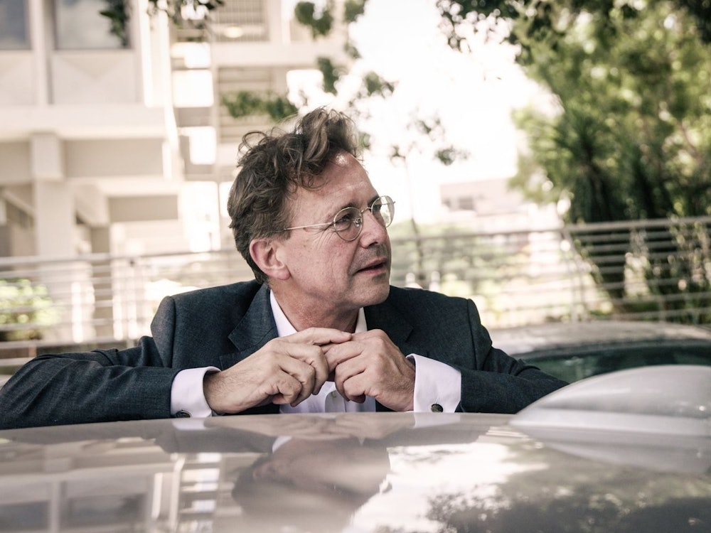 In der ZDF-Doku „Die Diplomaten - Inside Auswärtiges Amt“ ist man sich einig: Steffen Seiberts Job als Israel-Botschafter ist kein leichter. (Bild: ZDF / Jan Müller)