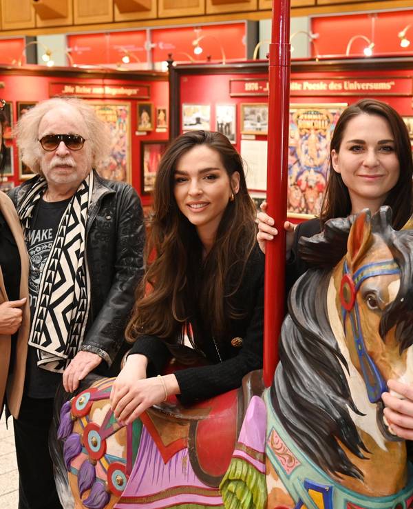Die Familie Paul in der Ausstellung zum Roncalli-Zirkus.
