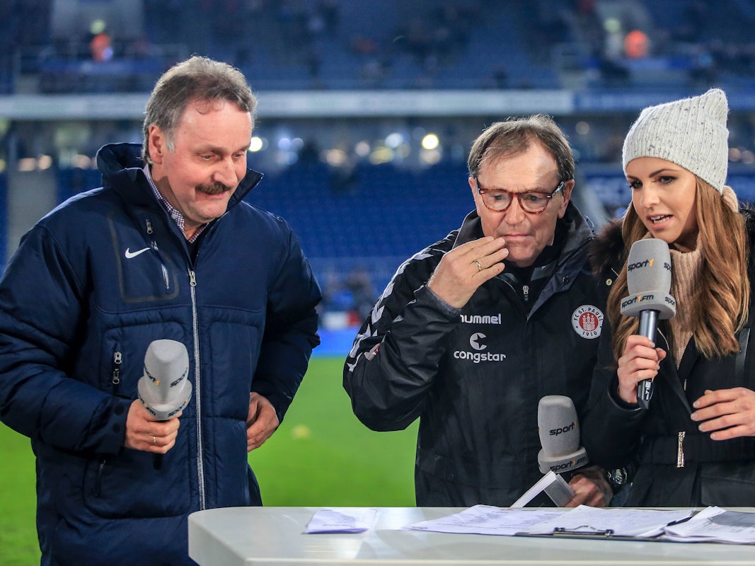 Bei Sport1 sprechen Laura Wontorra, Peter Neururer und Ewald Lienen.