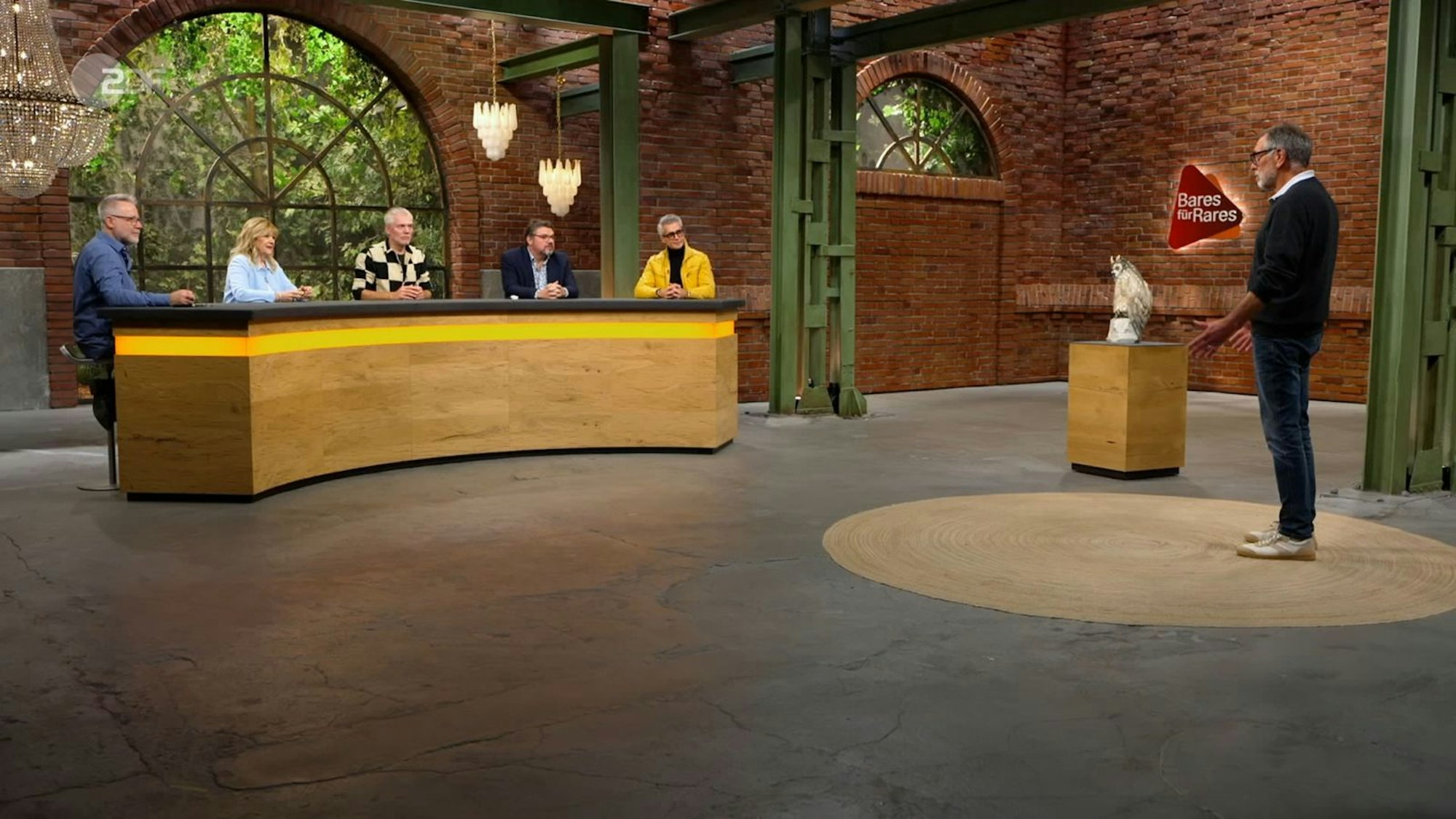 Im Händlerraum duellierten sich Daniel Meyer und Elke Velten erbittert. (Bild: ZDF)