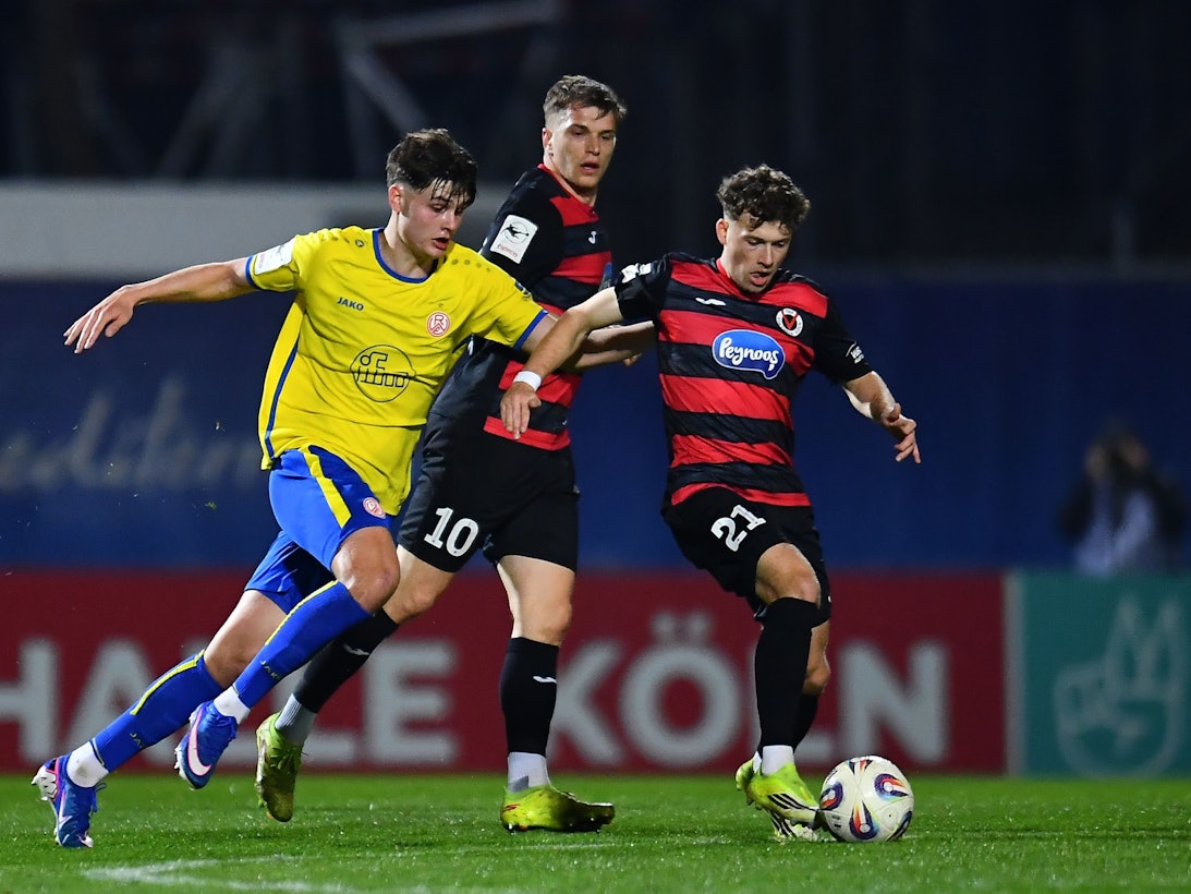FC-Talent Jaka Cuber Potocnik im Zweikampf mit David Otto (Viktoria Köln)