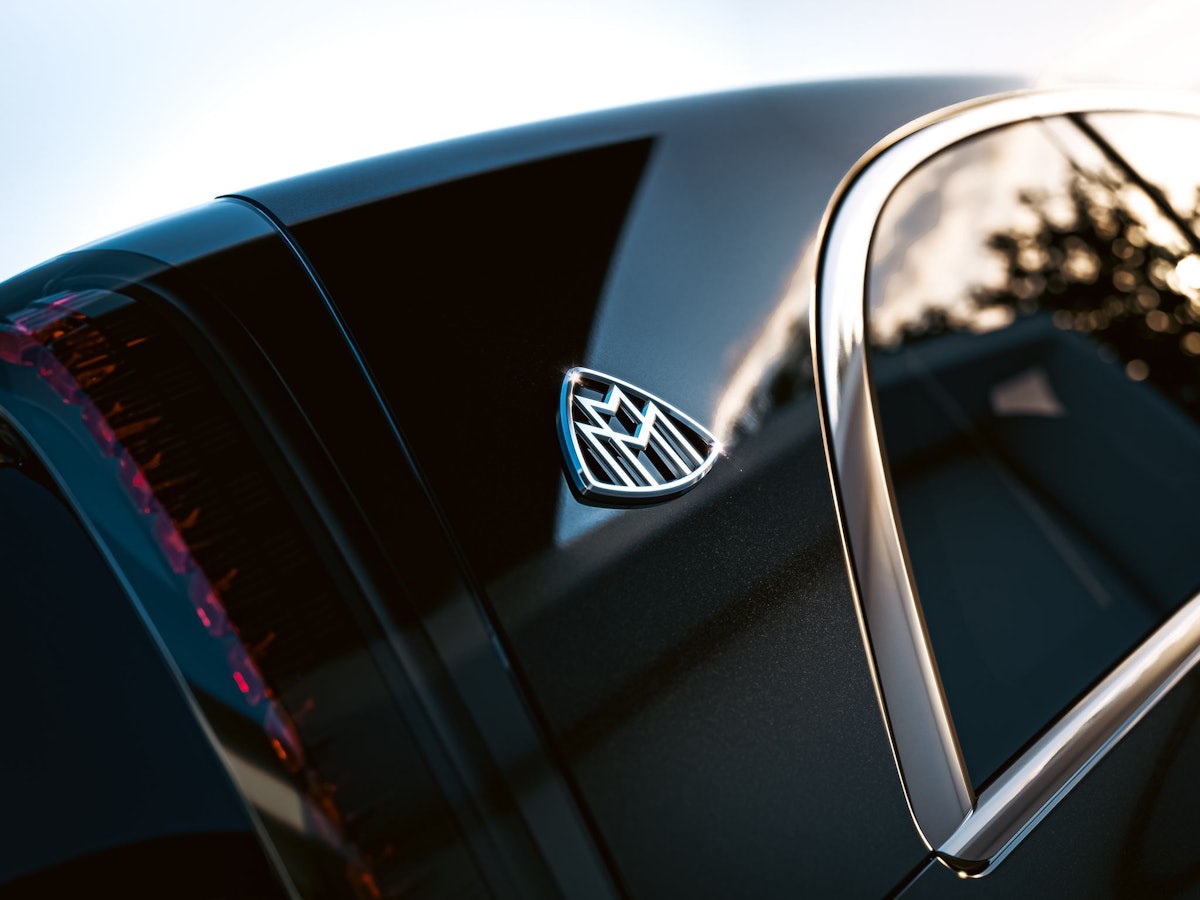 Das Maybach-Logo auf einem VLS von Mercedes Benz