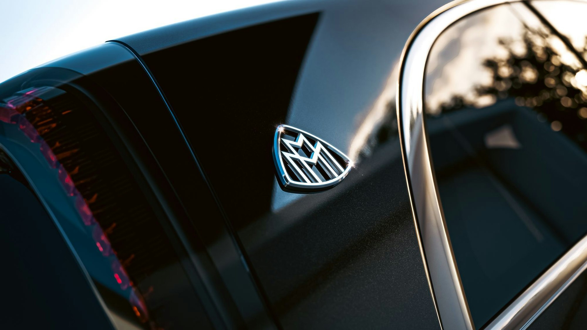 Das Maybach-Logo auf einem VLS von Mercedes Benz
