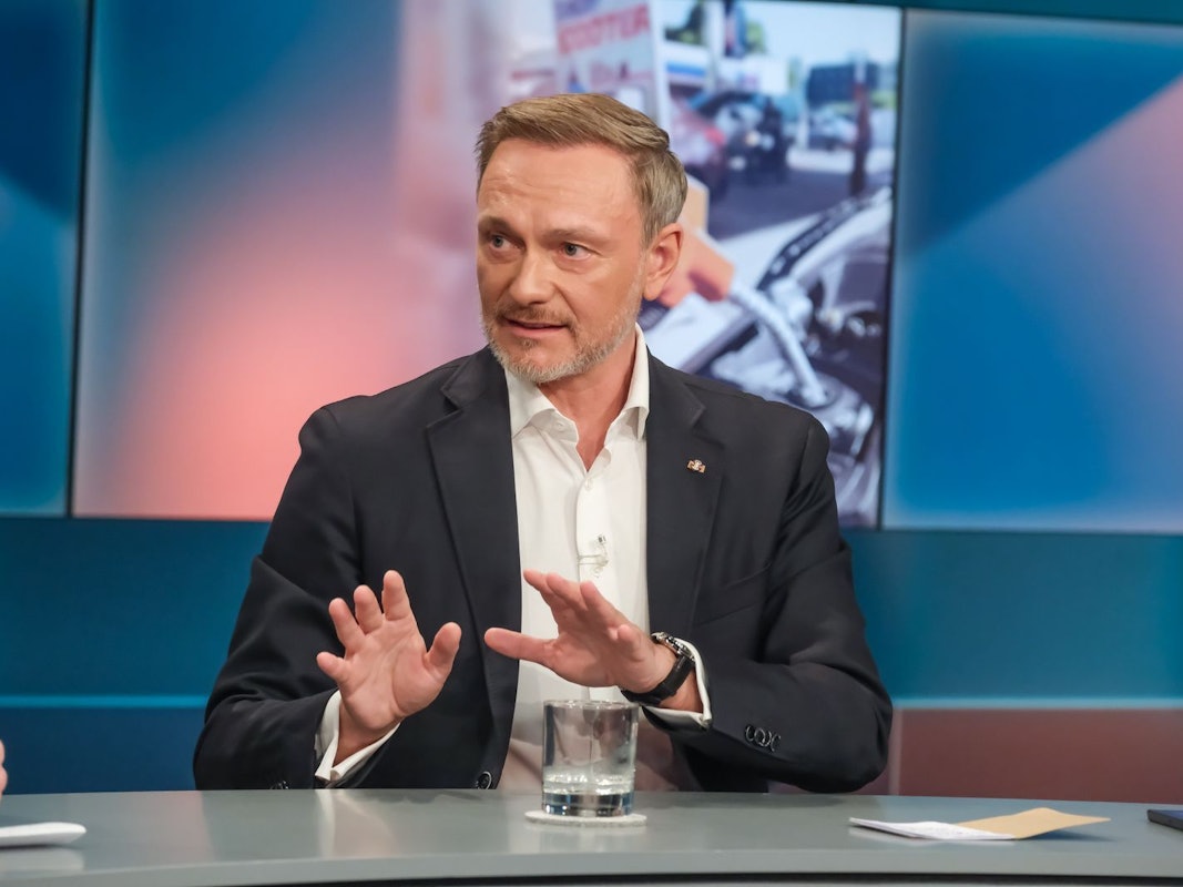 Christian Lindner hat bei „Hart aber fair“ über eine mögliche Rückkehr in die Politik gesprochen. (Bild: WDR/Oliver Ziebe)