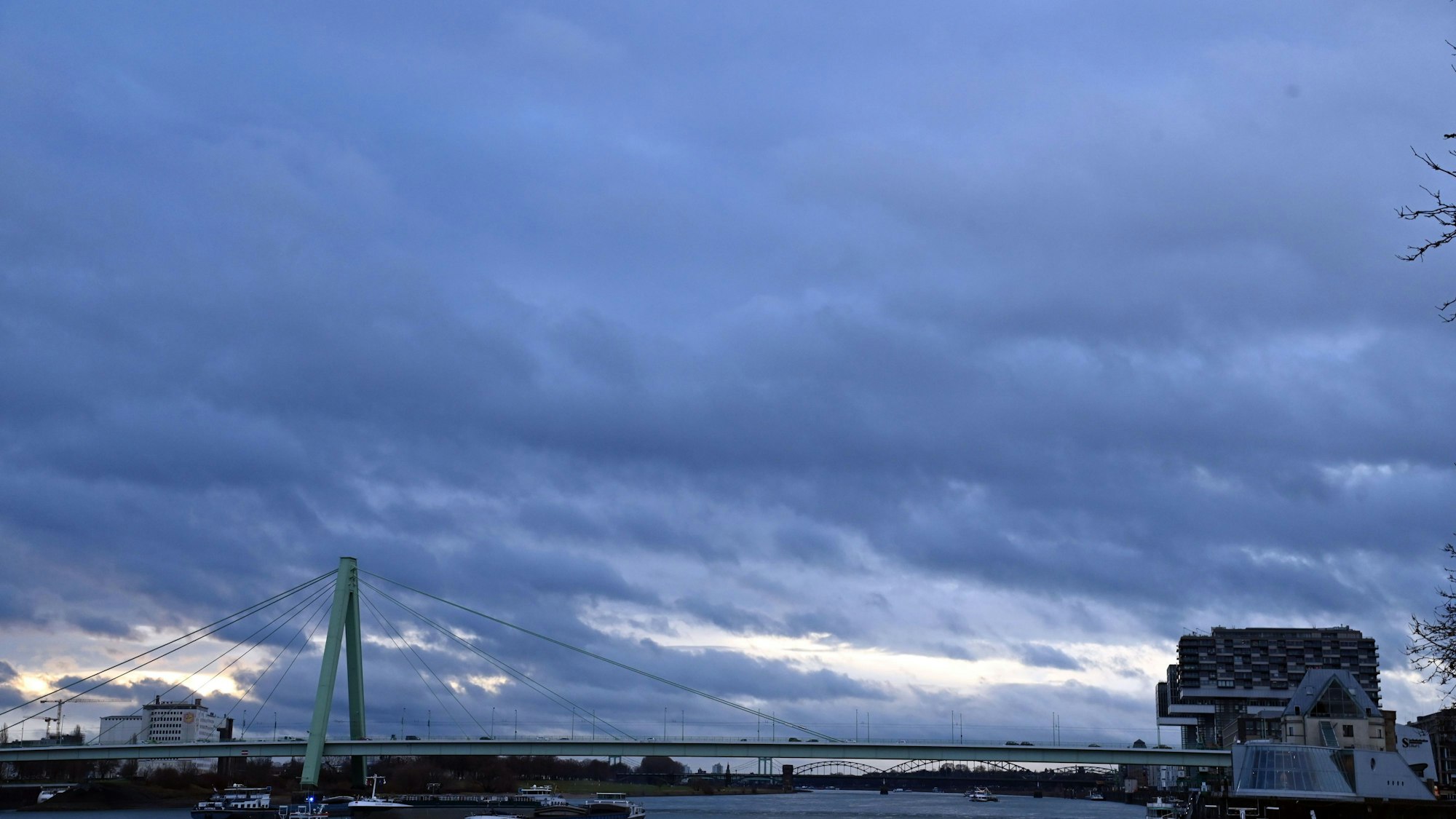 09.01.2026 Köln. Wetter. Winter 2026. Sturmtief Elli ist im Anmarsch. Foto: Alexander Schwaiger