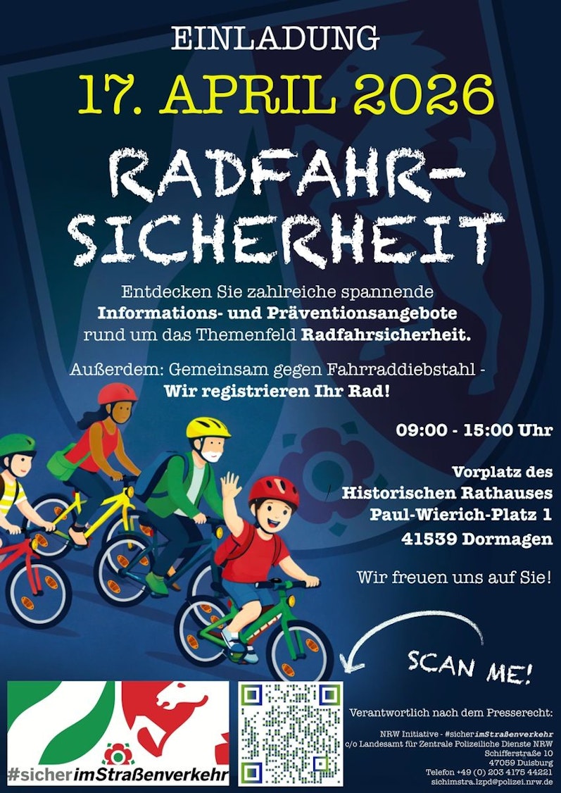 Ein Plakat der Polizei kündigt Veranstaltungen zur Fahrrad- und Motorradsicherheit an.