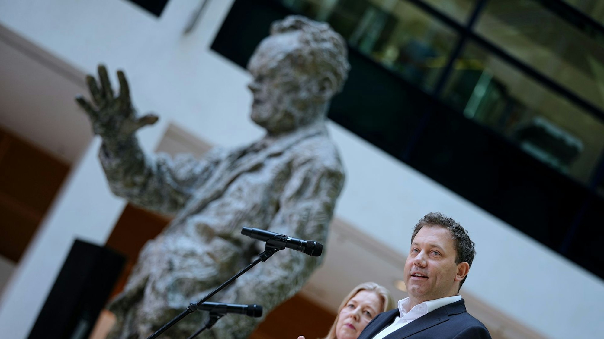 Gremiensitzungen und Statements der Bundesparteien