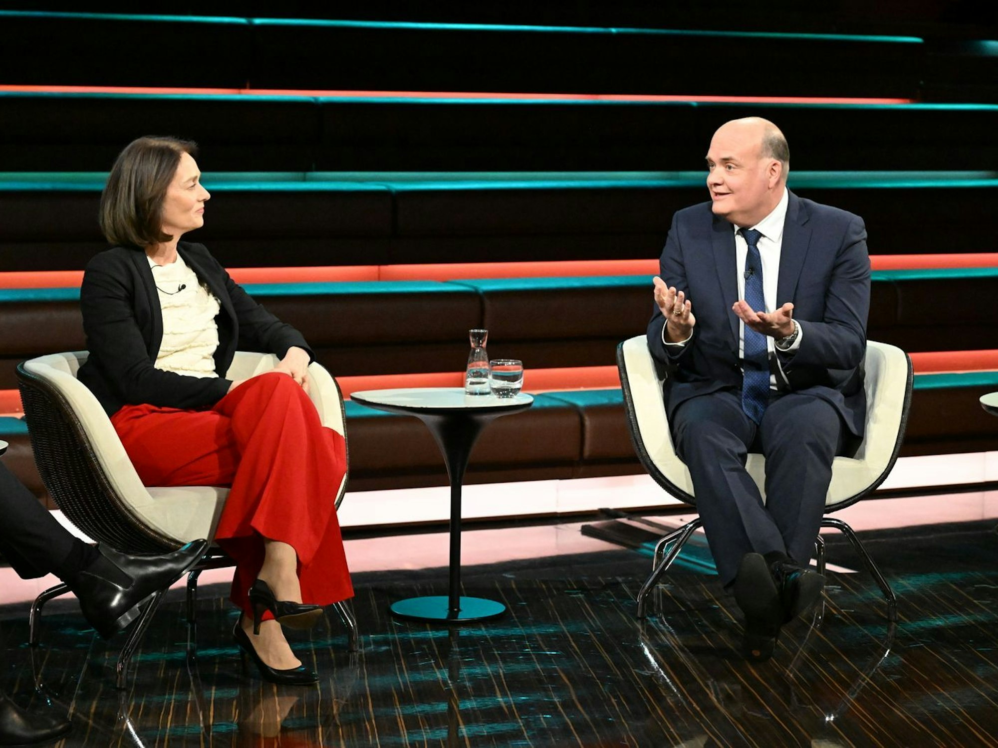 Journalist Robin Alexander forderte von Barley einen konkreten Plan. Ihre Reaktion: „Was erwarten Sie von mir?“ (Bild: ZDF / Markus Hertrich)