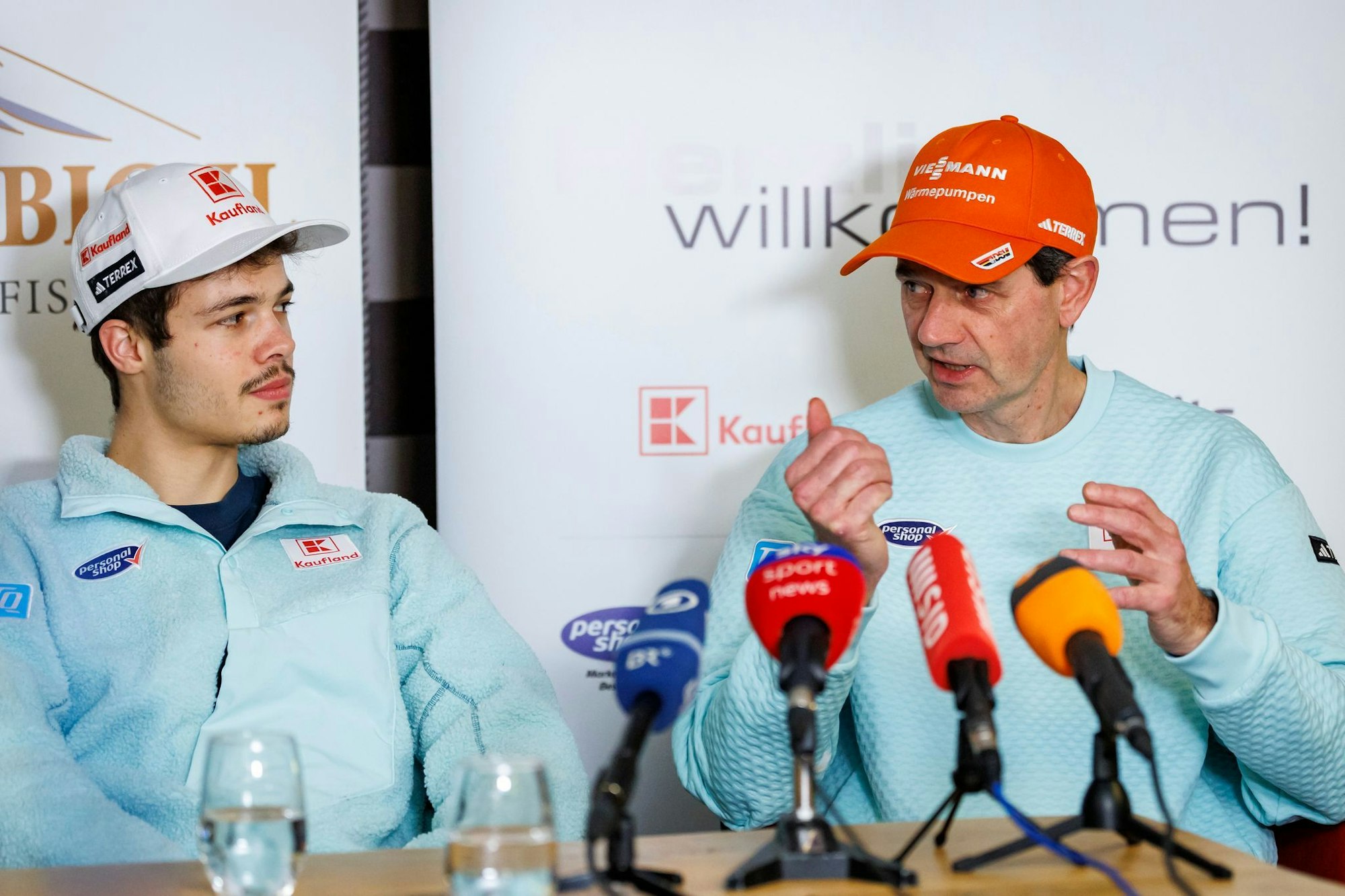 Philipp Raimund (l) und Stefan Horngacher