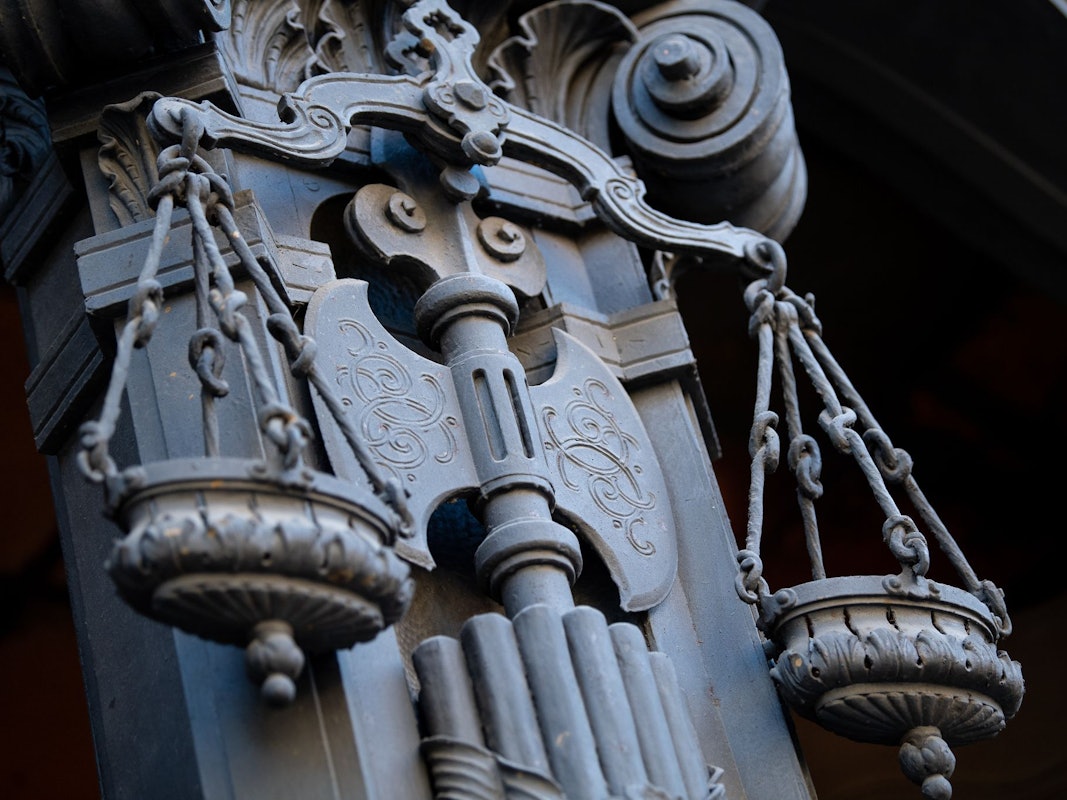 Mehr Unterstützung für Gewaltopfer in Strafprozessen