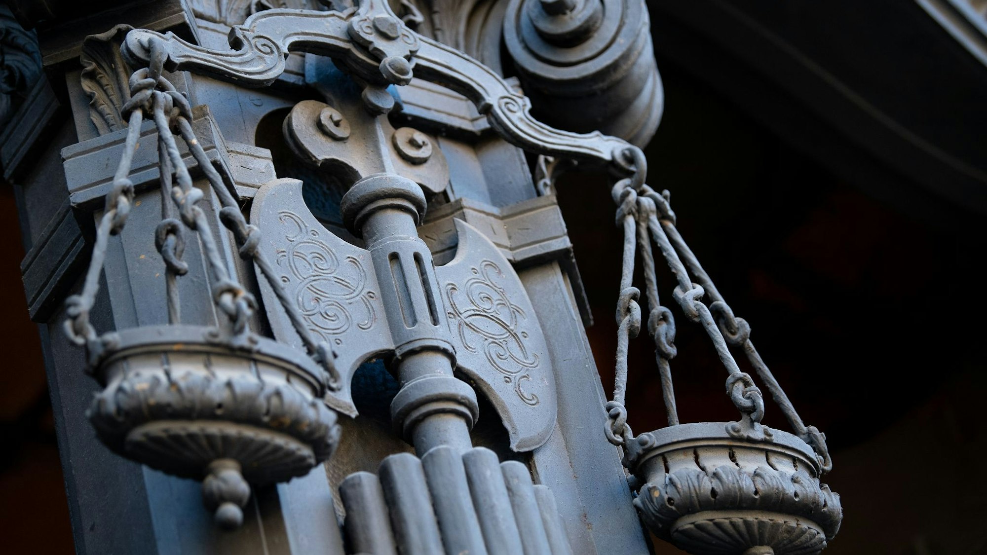 Mehr Unterstützung für Gewaltopfer in Strafprozessen