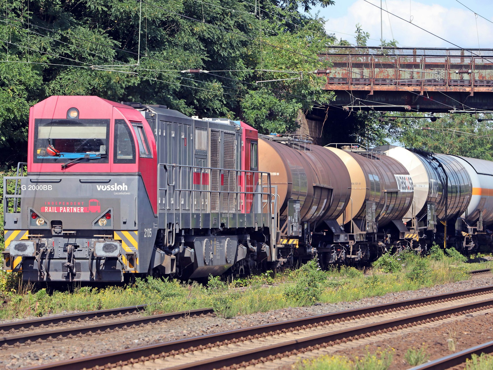 Die Polizei ermittelt nach einem Unfall an einem Bahnübergang. (Symbolfoto)