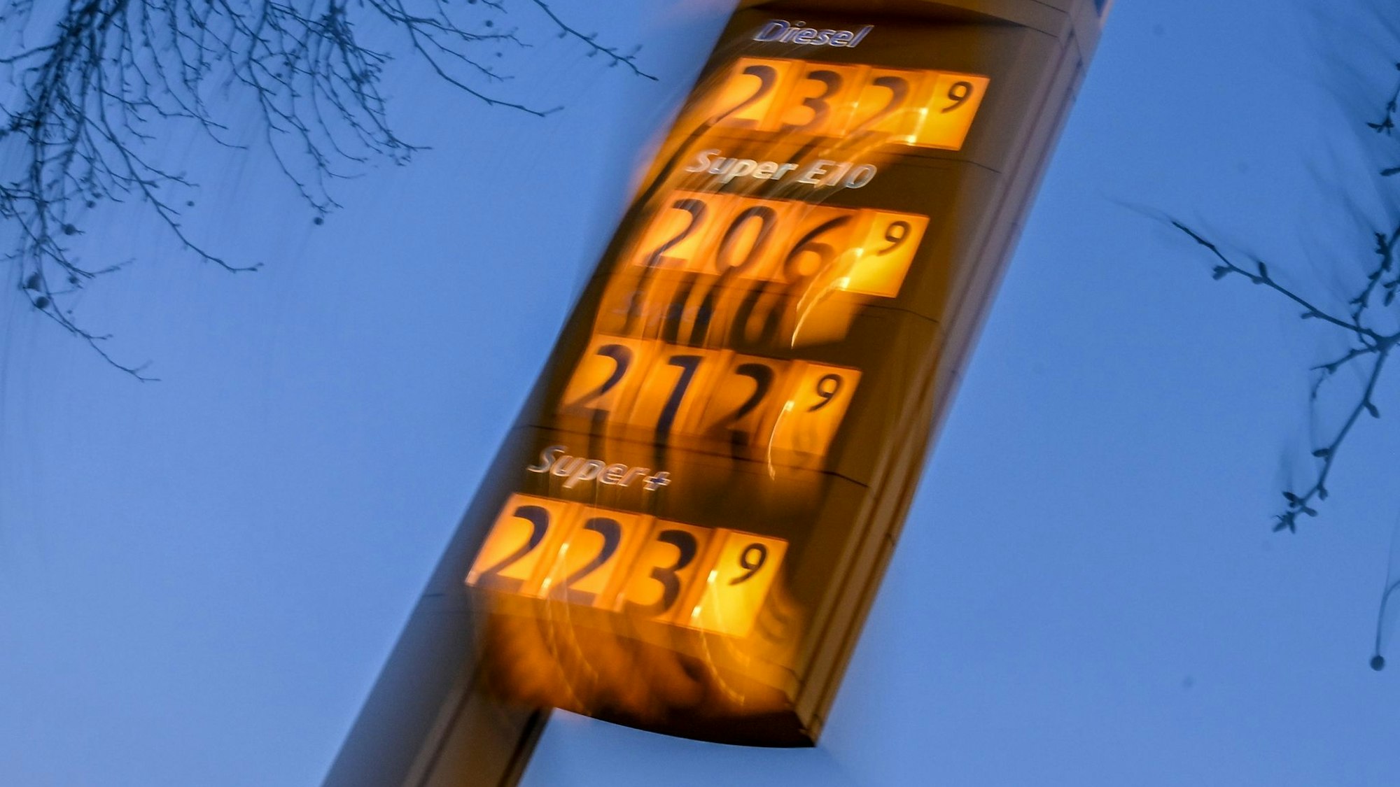 Spritpreise zum Wochenauftakt