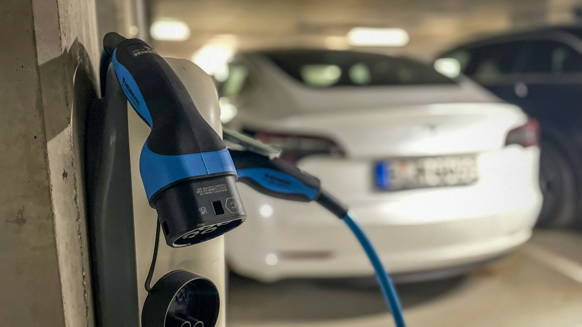 Wallbox in der Tiefgarage eines Mehrfamilienhauses