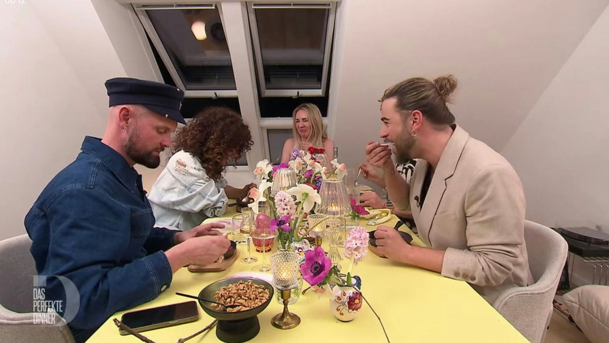 An Tag 3 treffen sich die Deko-Profis bei Christin (43) in Karlsruhe (Bild: RTL)