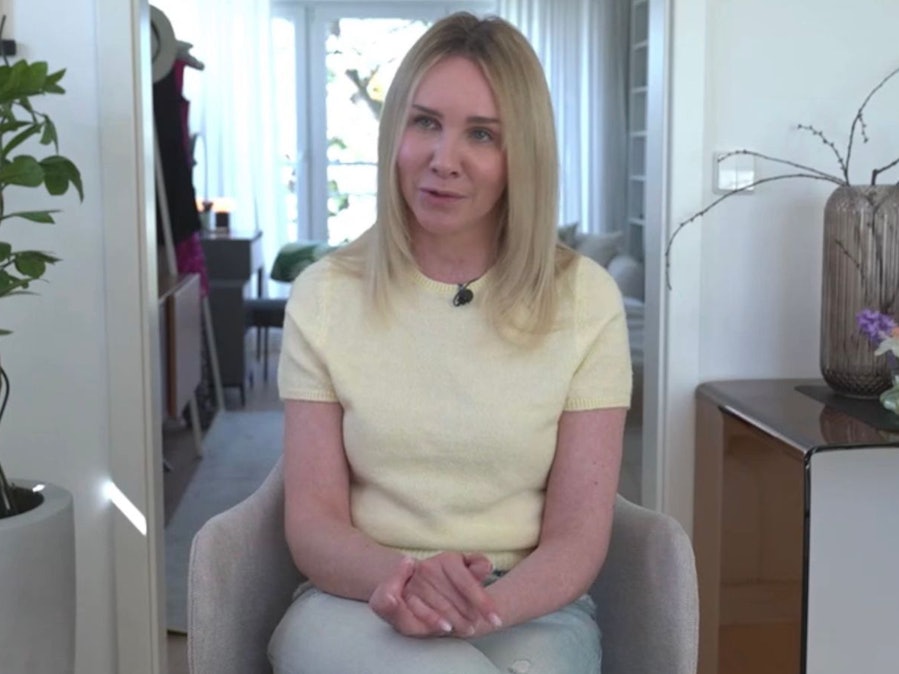 Für „Das perfekte Dinner“ gewährt Deko-Profi Christin (43) Einblick in ihre „heiligen Hallen“ (Bild: RTL)