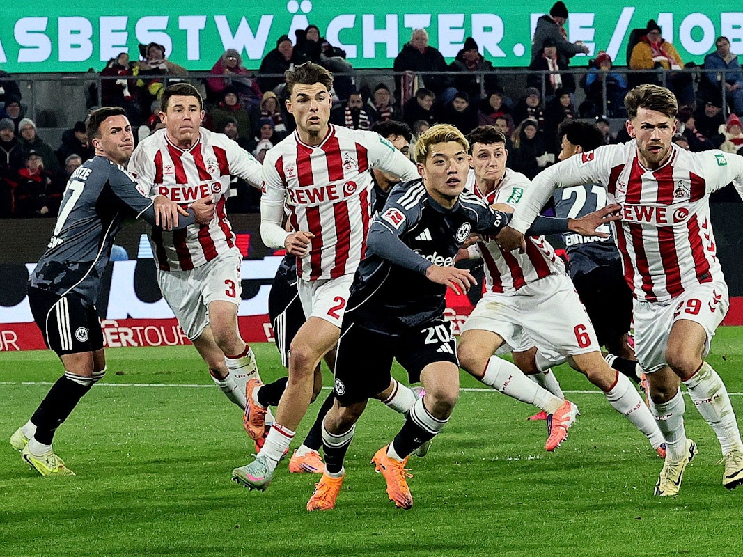 Mario Götze, Dominique Heintz, Joel Schmied, Ristu Doan, Eric Martel und Jan Thielmann erwarten eine Hereingabe.