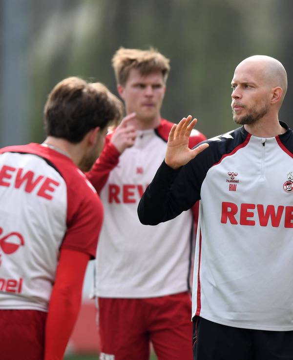 Training beim 1. FC Köln mit Eric Martel, Jan Thielmann, Marius Bülter und Trainer René Wagner (v.l.).