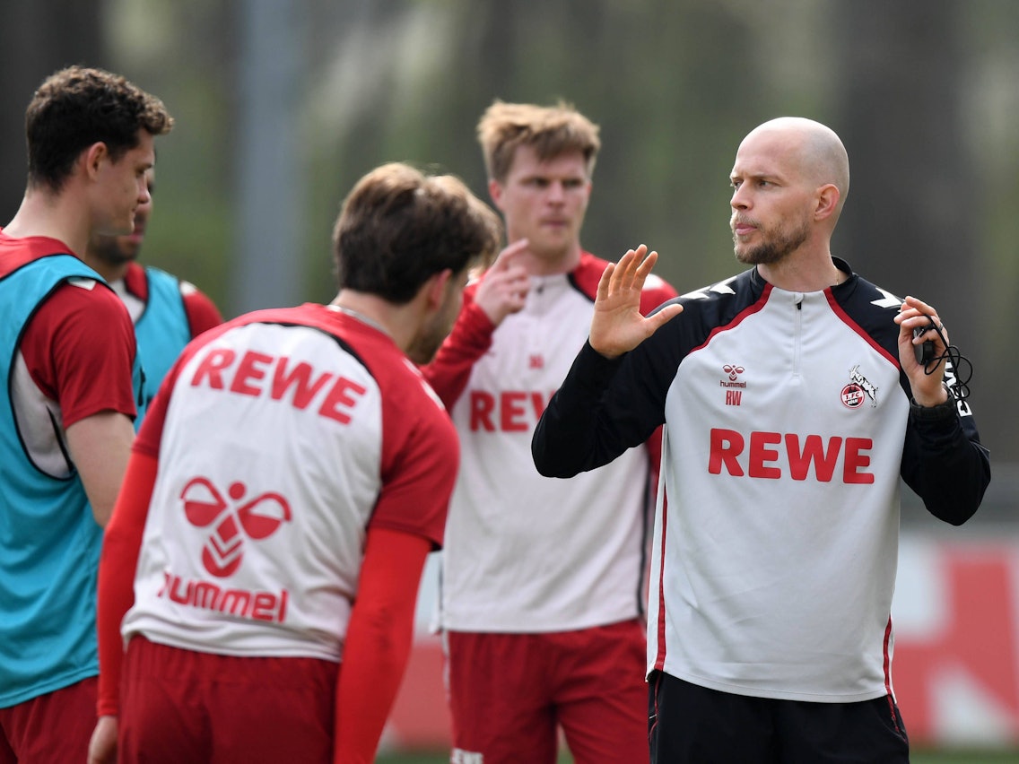 Training beim 1. FC Köln mit Eric Martel, Jan Thielmann, Marius Bülter und Trainer René Wagner (v.l.).