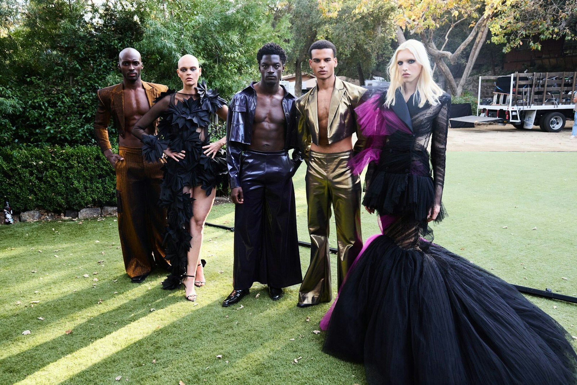 Boureima (Zweiter von rechts) hat keine Lust zu üben. (Bild: ProSieben/Max Montgomery)